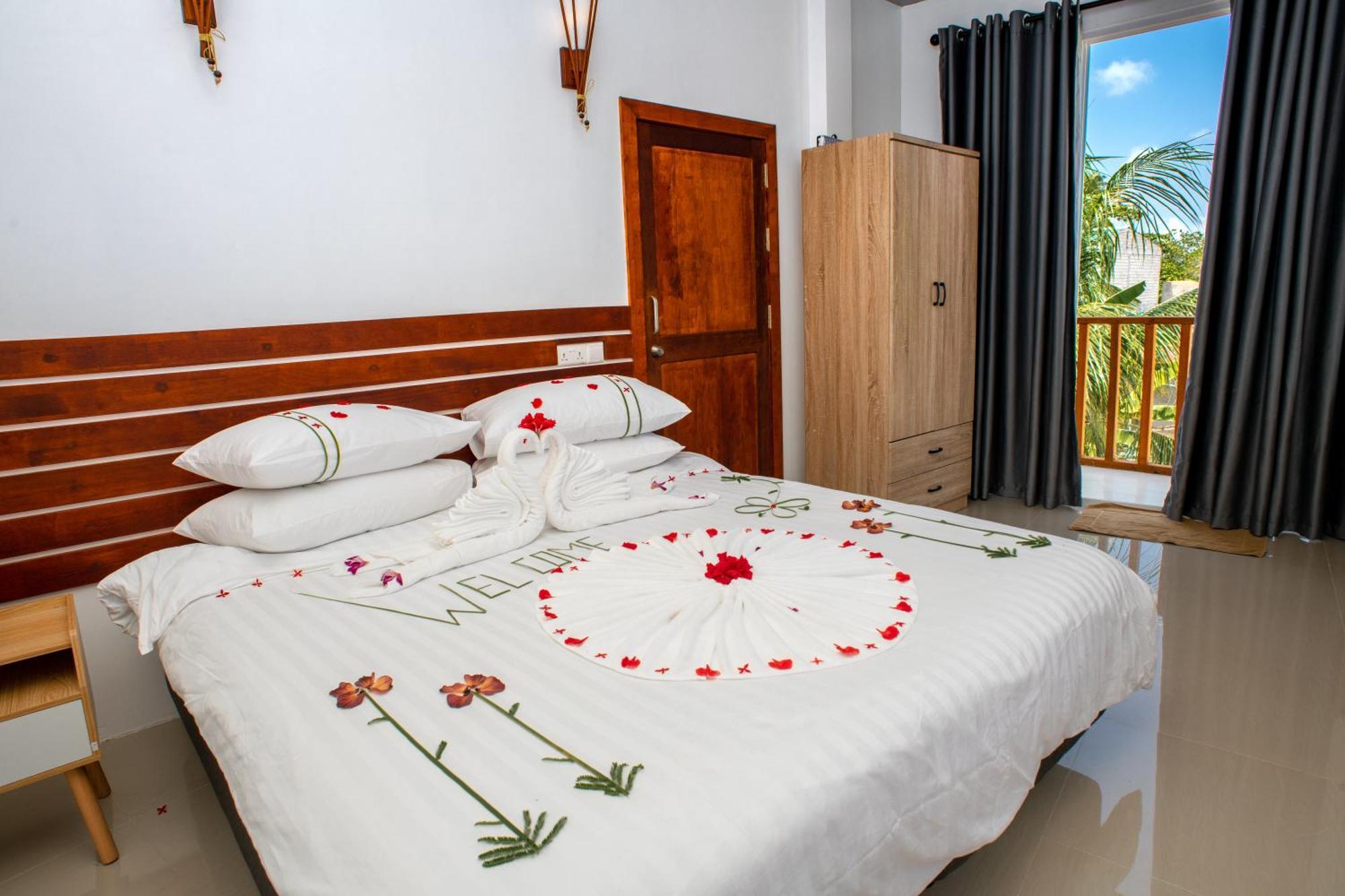 Finolhu Dhigurah Hotel Dhigurah  Exterior photo